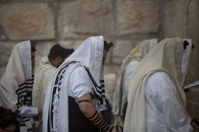 מתפללים בכותל, אילוסטרציה