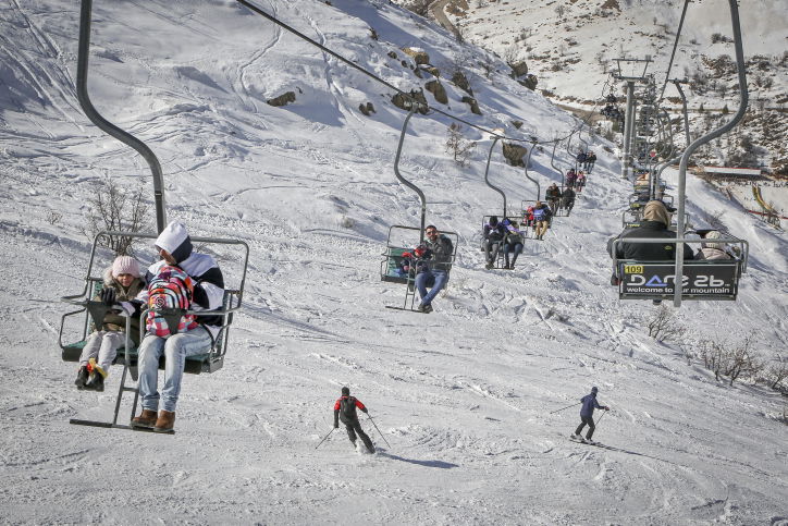 החרמון המושלג, השבוע