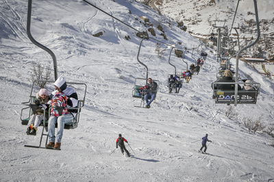 החרמון המושלג, השבוע