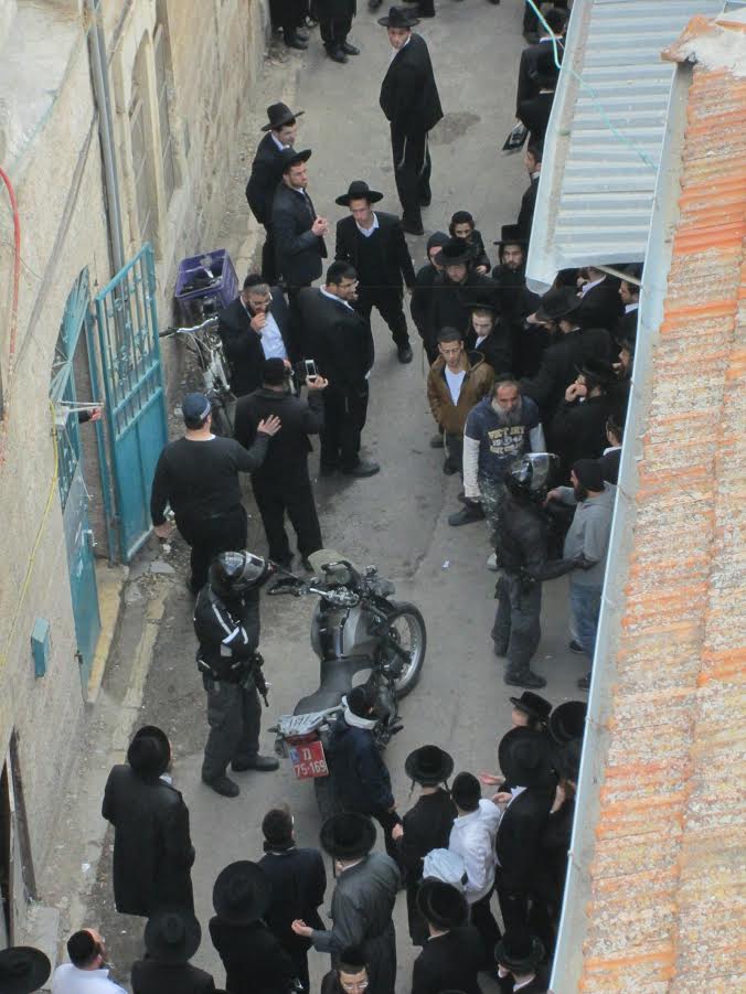 שעות לאחר הדיון בכנסת: חייל חרדי הותקף ב"בית ישראל"