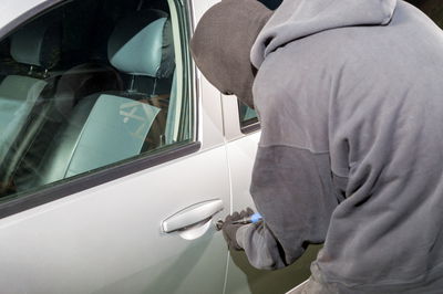 קצין בכיר הושעה בעקבות גניבה מרכבו