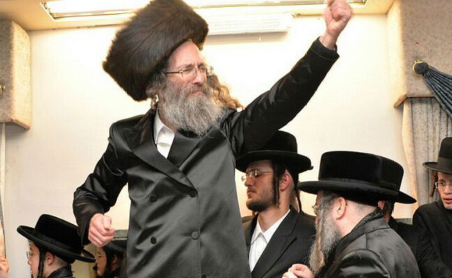 'רבי מיילך' בידרמן ברמץ את בנו - צפו בגלריה מהשמחה