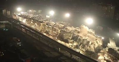 כך מוטטו מתחם דיור ענק, בן 19 מבנים. צפו