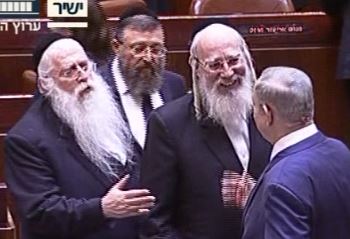 צפו: החרדים מחבקים ומחזקים את ראש הממשלה בנימין נתניהו