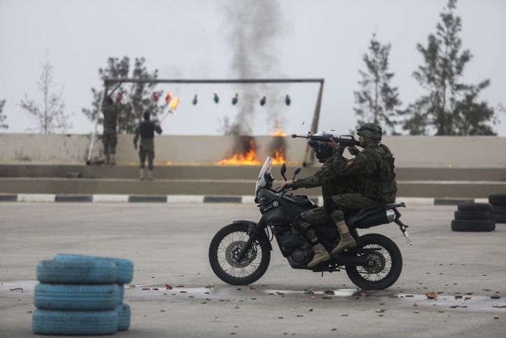 טקס הסיום של מחנה אימונים ברשות הפלסטינית