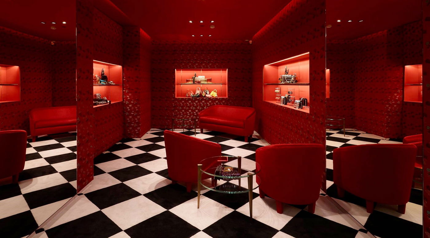 פנס-על של מותג על זורח יותר? בוטיק של פראדה