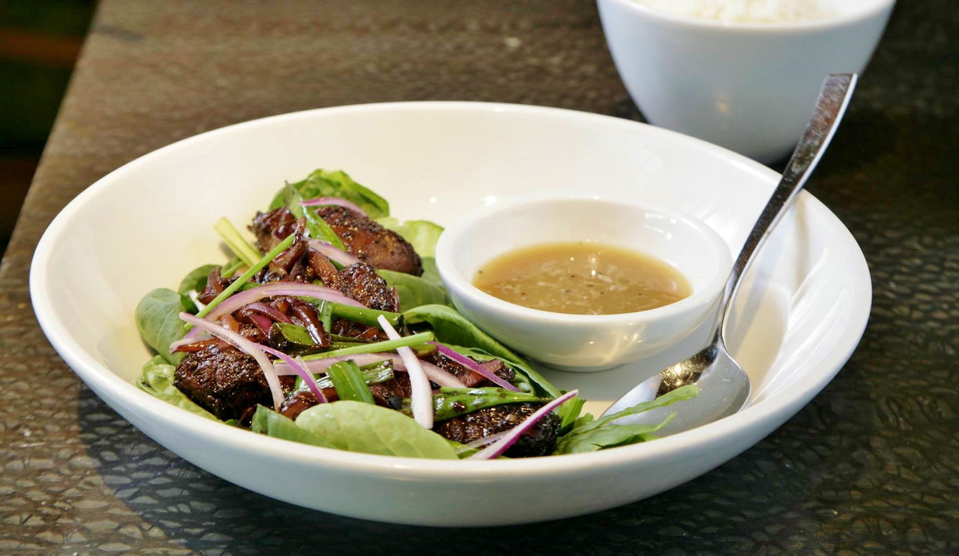 מנת בו לוק לאק. בשר חזיר במקום עגל