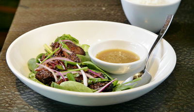 מנת בו לוק לאק. בשר חזיר במקום עגל