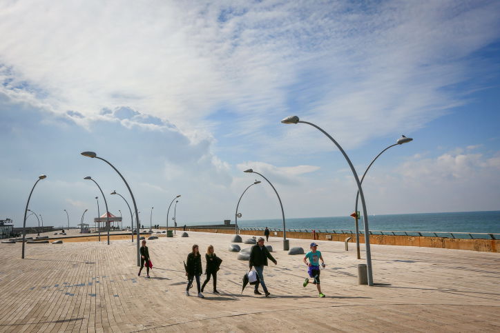 מעונן חלקית וקר מאד. נמל תל אביב