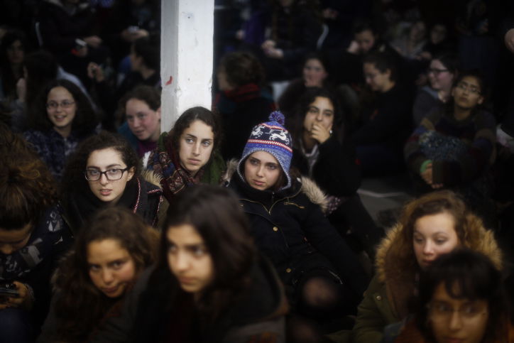 תיעוד: כך נערכים הפעילים לפינוי עמונה