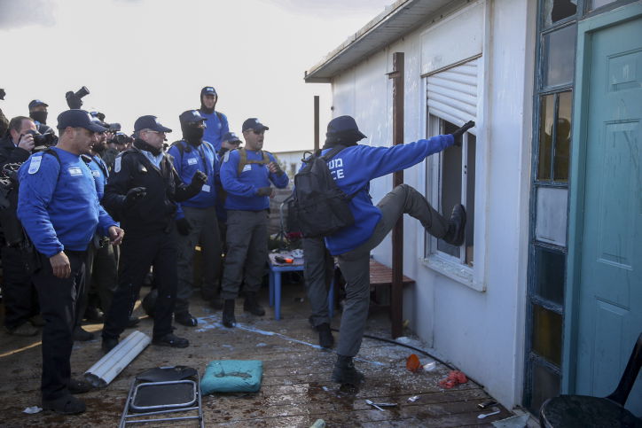 תיעוד ענק: המבצע לפינוי עמונה בתמונות