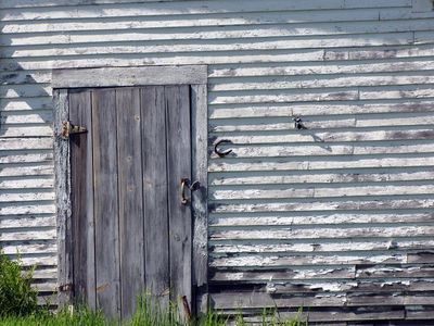 המחסן הקטן מסכל חיזוק ושיפוץ הבניין כולו. אילוסטרציה
