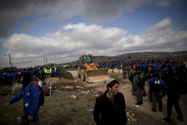 תיעוד ענק: המבצע לפינוי עמונה בתמונות