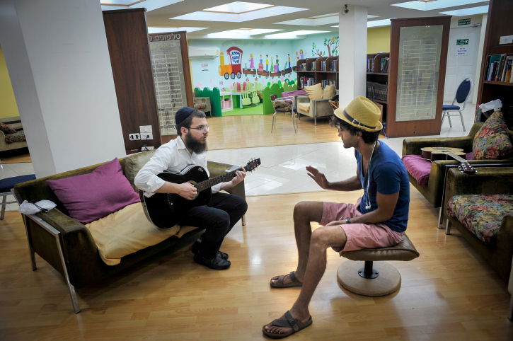 חילוני וחרדי, בתאילנד. ארכיון