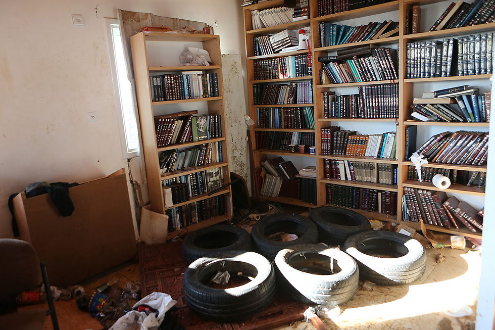 צמיגים בבית הכנסת