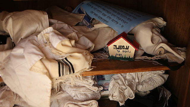 טליתות בבית הכנסת