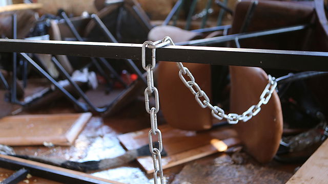 שרשראות ברזל בבית הכנסת