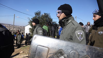 כוחות המשטרה בעמונה, הבוקר