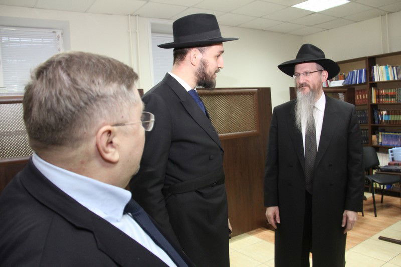 הכנסת ספר תורה בעיר אוריול ברוסיה. צפו