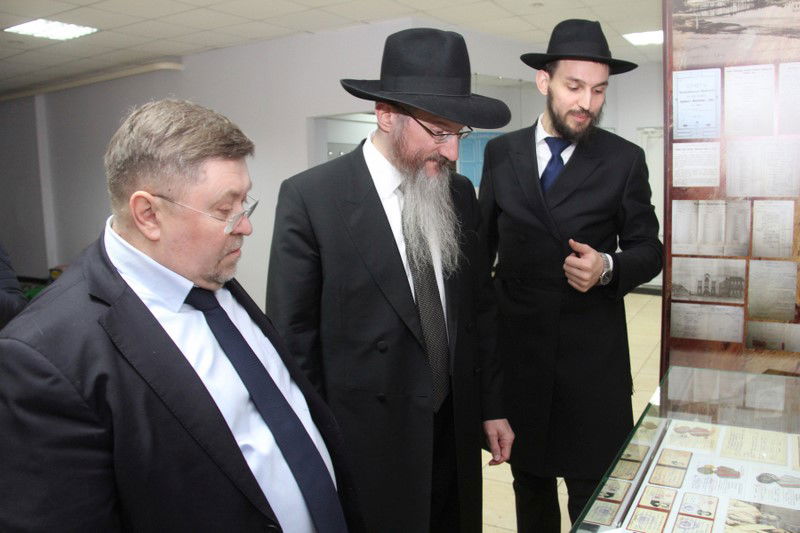 הכנסת ספר תורה בעיר אוריול ברוסיה. צפו