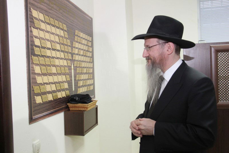 הכנסת ספר תורה בעיר אוריול ברוסיה. צפו