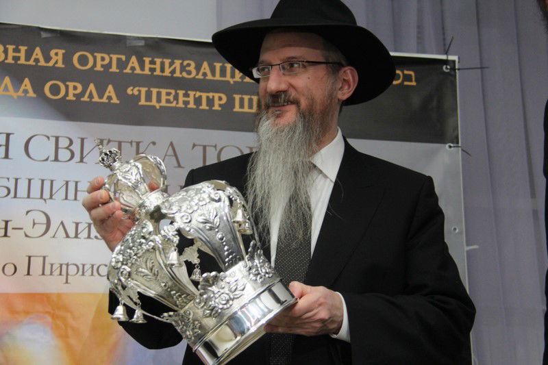 הכנסת ספר תורה בעיר אוריול ברוסיה. צפו