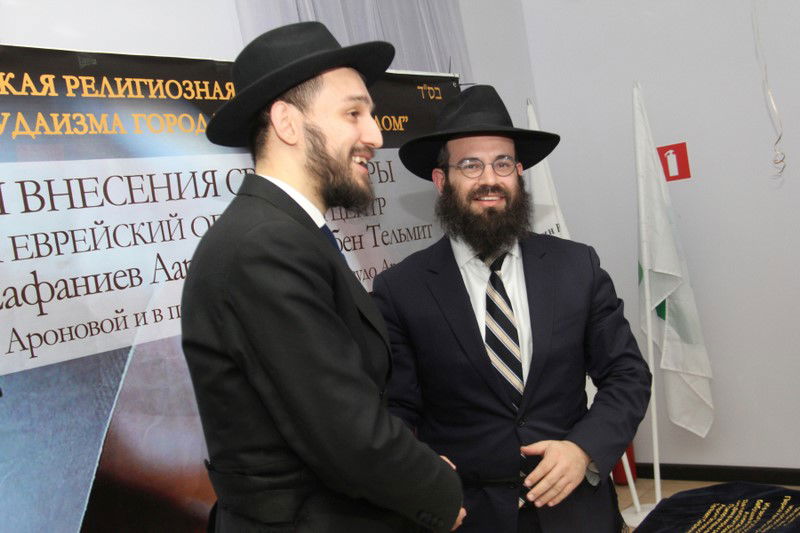 הכנסת ספר תורה בעיר אוריול ברוסיה. צפו