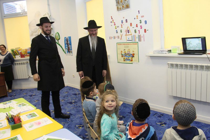 הכנסת ספר תורה בעיר אוריול ברוסיה. צפו