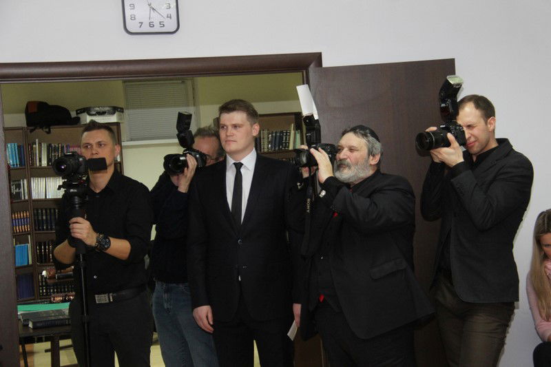 הכנסת ספר תורה בעיר אוריול ברוסיה. צפו