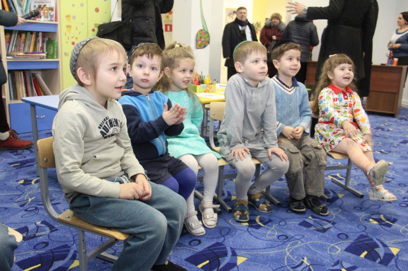 הכנסת ספר תורה בעיר אוריול ברוסיה. צפו