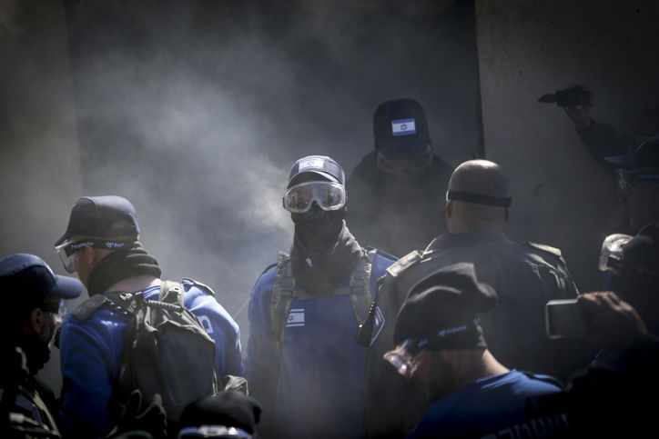 הפינוי האלים של בית הכנסת בעמונה | צפו בגלריה