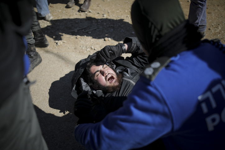 הפינוי האלים של בית הכנסת בעמונה | צפו בגלריה