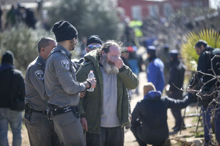 הפינוי האלים של בית הכנסת בעמונה | צפו בגלריה