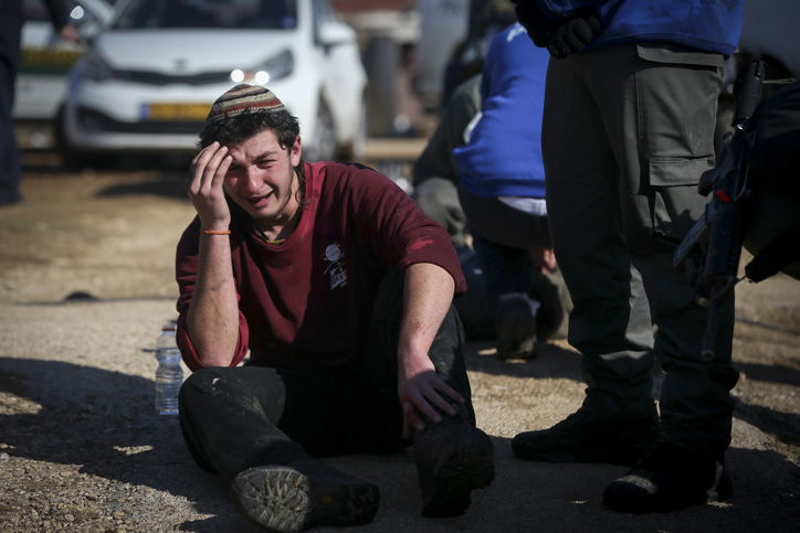 הפינוי האלים של בית הכנסת בעמונה | צפו בגלריה