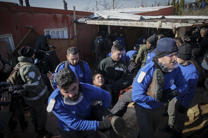 הפינוי האלים של בית הכנסת בעמונה | צפו בגלריה