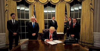 טראמפ חותם על צו נשיאותי