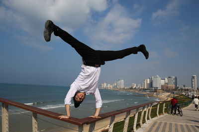 שובבות חמודה או צורך בייעוץ מקצועי? אילוסטרציה