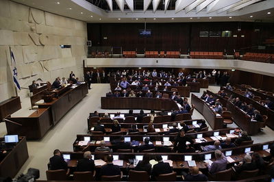 ניצחון לימין: חוק ההסדרה אושר בקריאה שניה ושלישית