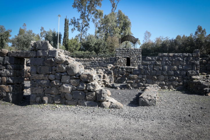 בית הכנסת העתיק בקצרין דרך המצלמה
