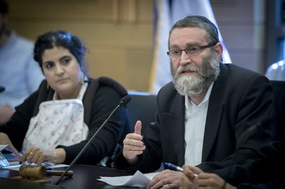 גפני בוועדת הכספים. ארכיון