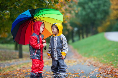 הסכסוך בין האחים בנוגע לצוואה הגיע לדיון. אילוסטרציה