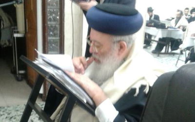 צפו: הראשל"צ הגר"ש עמאר פרץ בבכי בתפילת שובבי"ם