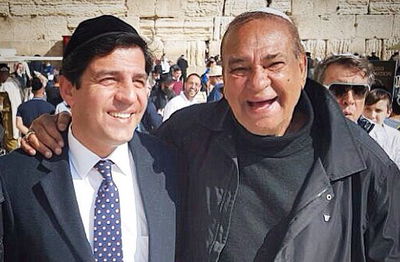 השחקן זאב רווח ורב הסלבס, בכותל