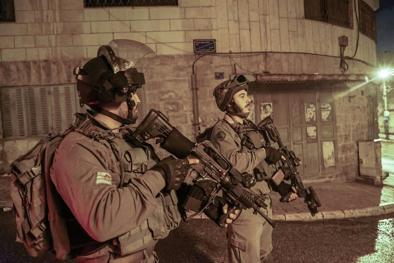 המעצרים הליליים: מיידי מטענים ואבנים