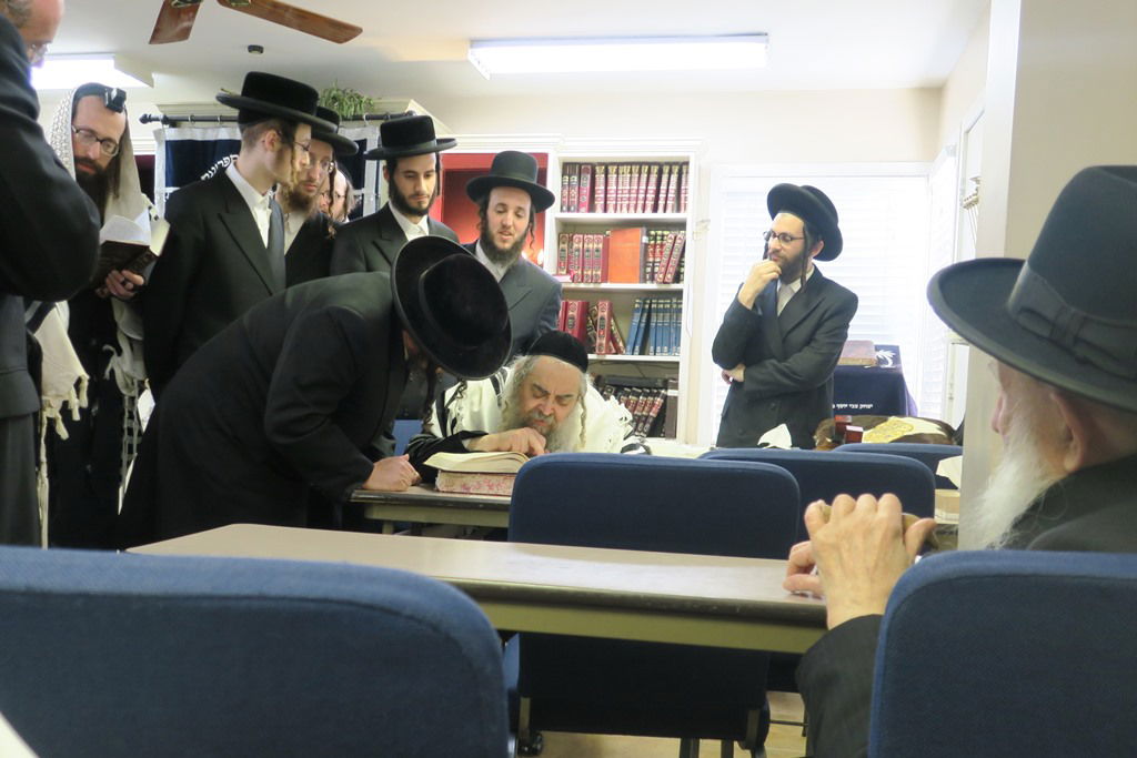 האדמו"ר מסאטמר במנוחה בפאלם ספרינגס