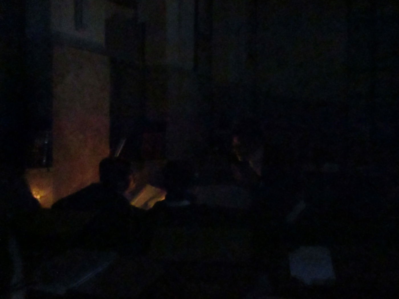 החשמל נפל ו"החבורה" המשיכה באפילה • צפו