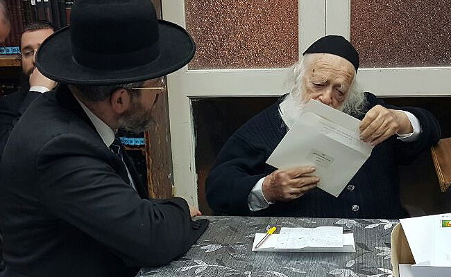 הרב דוד לאו במעונו של מרן הגר"ח קנייבסקי