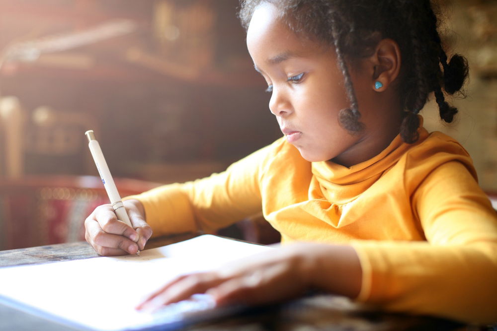 תנו להם להתמודד עם שיעורי הבית בעצמם