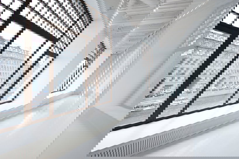 חנות בסנט פטרבורג מציעה חדר לצילום הסלפי המושלם