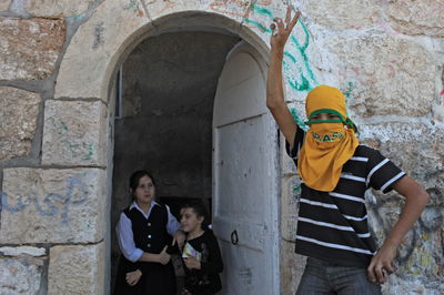 נגד חתונה מעורבת. למצולמים אין קשר לכתבה.